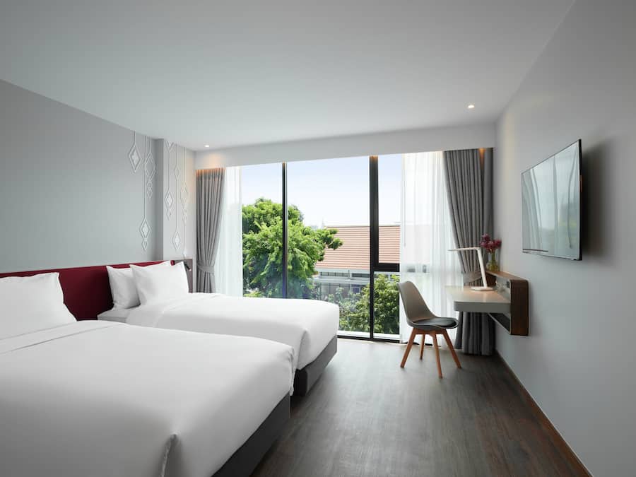 Quarto superior, 2 camas de solteiro | Roupas de cama antialérgicas, frigobar, cofres nos quartos, escrivaninha