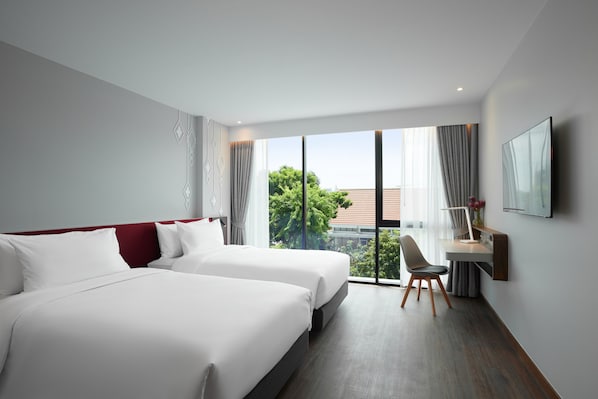 Superior Room, 2 Twin Beds | 1 bedroom, minibar, in-room safe, desk