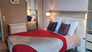 1 bedroom, iron/ironing board, free WiFi, bed sheets