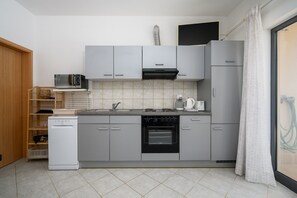 Fridge, microwave, oven, dishwasher