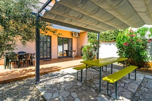 Outdoor dining - Apartment Panous 2 with shared pool in Stranici, Porec (Stranici kod Nove Vasi)
