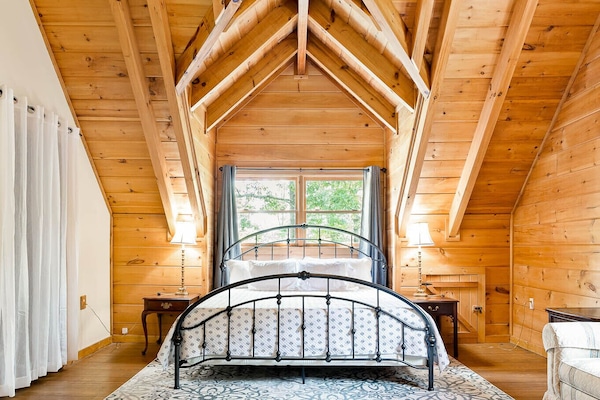 2nd Floor Master Bedroom ... 10 inches Memory Foam mattress!