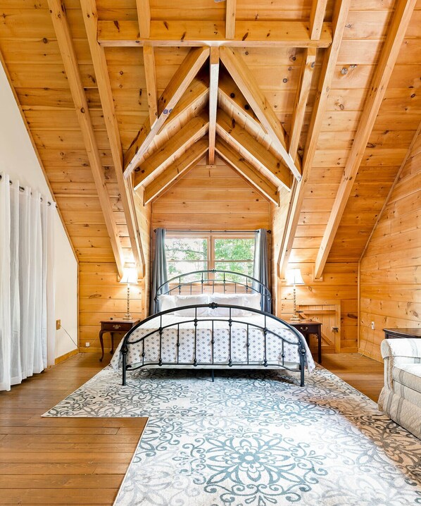 4 bedrooms, desk, free WiFi, bed sheets