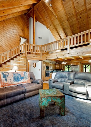 Smart TV, fireplace, ping pong, stereo