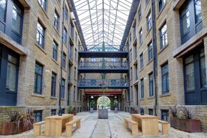 Exterior - Luxury 1-bed Apartment Bradford Free Parking (Bradford)