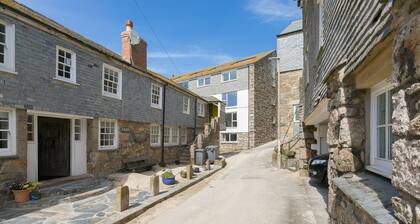Alba, Downalong – Sleeps 5 – Partial Sea Views - Dog Friendly