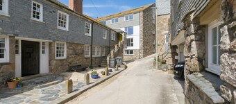 Alba, Downalong – Sleeps 5 – Partial Sea Views - Dog Friendly