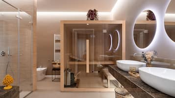 Sauna, hot tub
