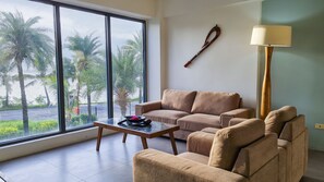 Living area - Seafront Apartment Coral Coast (Korotogo)