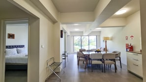 Dining room - Seafront Apartment Coral Coast (Korotogo)