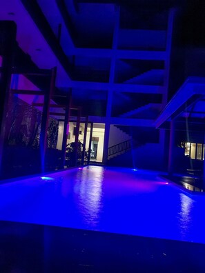 Outdoor pool, open 7:00 AM to 10:00 PM, pool loungers - Seafront Apartment Coral Coast (Korotogo)