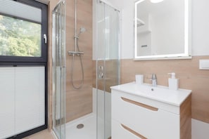 Shower, hair dryer, shampoo