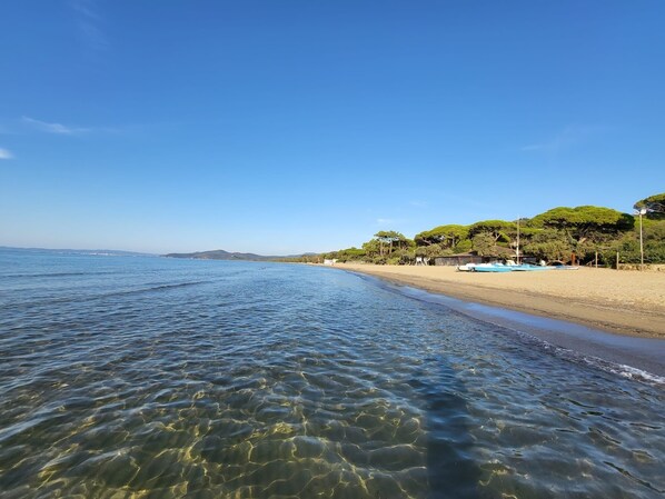 Plage à proximité, chaises longues