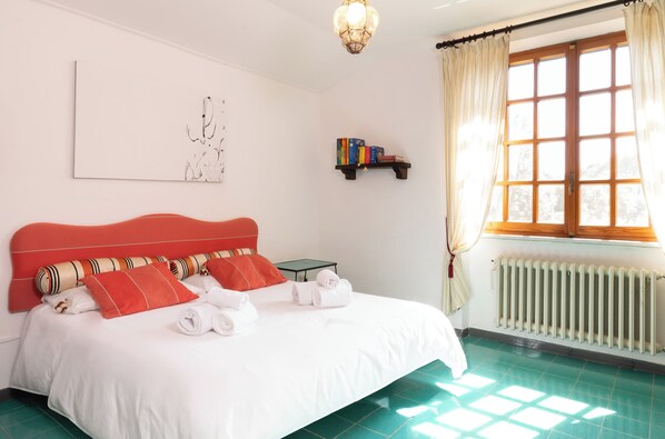 7 bedrooms, iron/ironing board, free WiFi, bed sheets