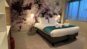 Habitación Deluxe con 1 cama doble o 2 individuales | Ropa de cama de alta calidad y edredones de plumas