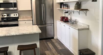 Bright and cozy newly remodeled apartment