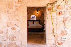 Junior Double Room, 1 Queen Bed, City View | Premium bedding, individually decorated, desk, laptop workspace - Mons Masius Hotel (Midyat)