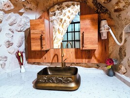 Economy Double Room, 1 King Bed | Bathroom | Shower, rainfall showerhead, eco-friendly toiletries, hair dryer