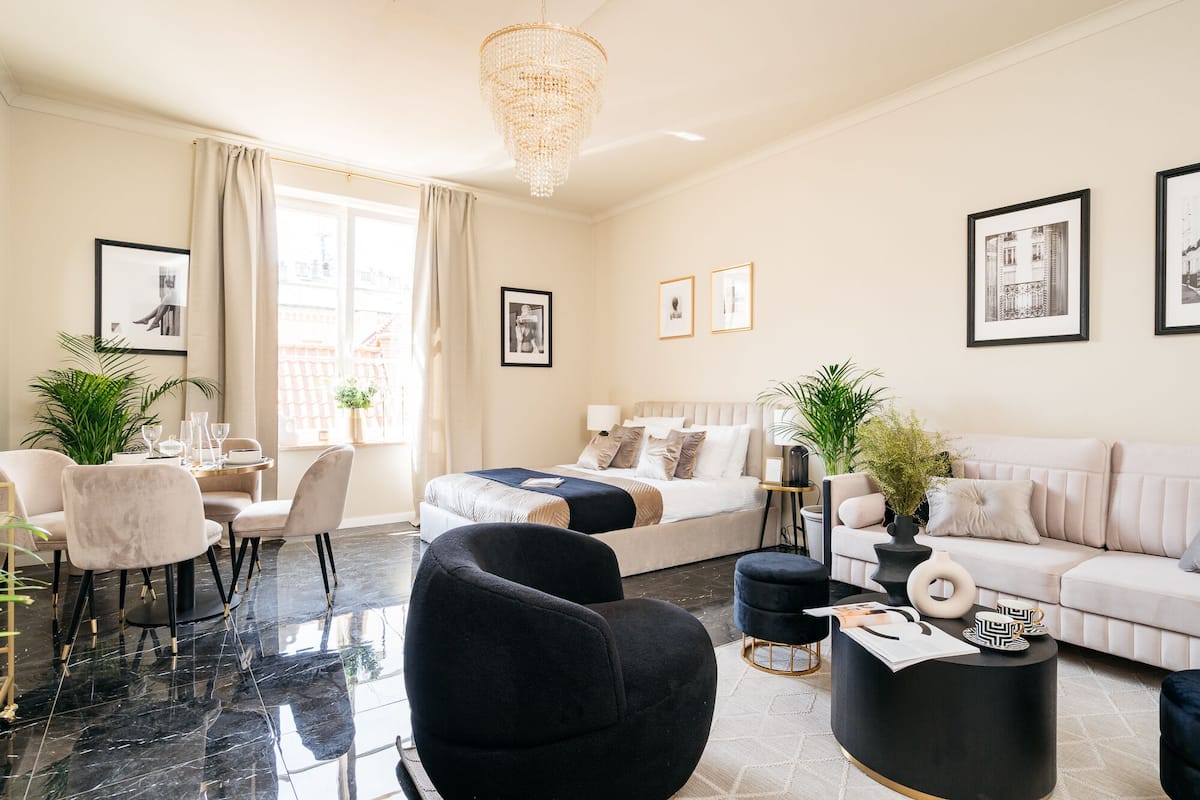 1 habitación, decoración personalizada y muebles diferentes
