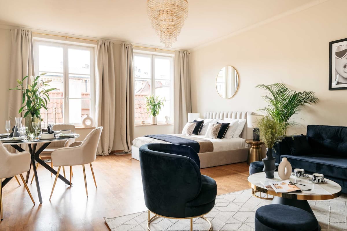 1 habitación, decoración personalizada y muebles diferentes