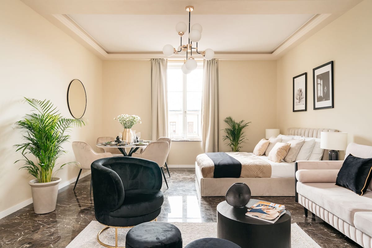 1 habitación, decoración personalizada y muebles diferentes