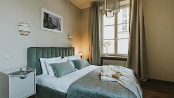 Deluxe Apartment | Individually decorated, individually furnished, blackout drapes