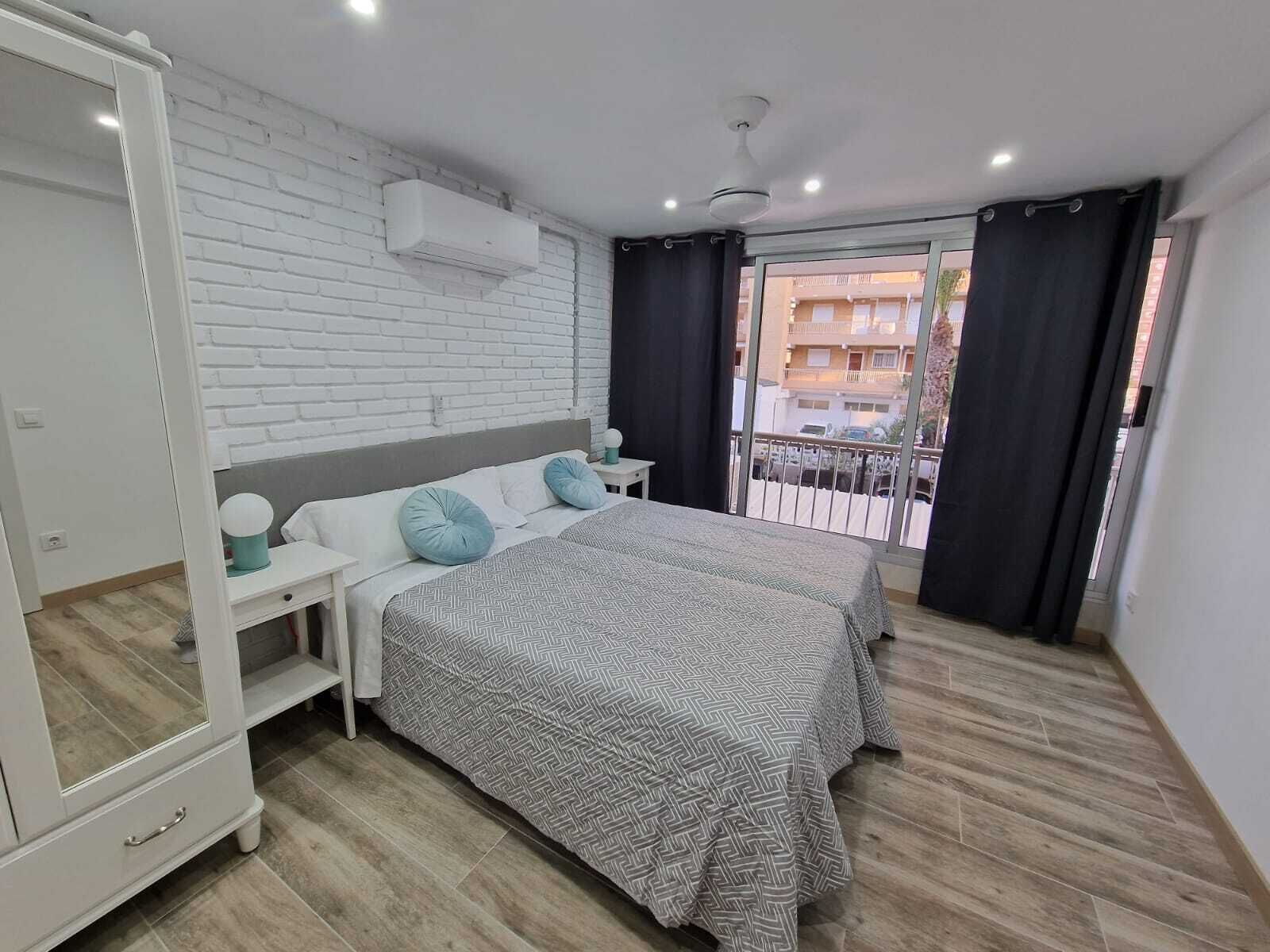 2 slaapkamers, een strijkplank/strijkijzer, gratis wifi, beddengoed