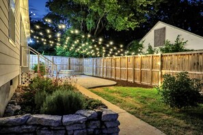 Property grounds - Luxury Memphis Musical Estate! Pool, Games! (Memphis)