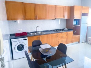 Fridge, microwave, stovetop, coffee grinder