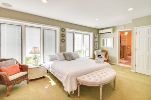 6 Schlafzimmer, Schreibtisch, Bügeleisen/Bügelbrett, Reisekinderbett