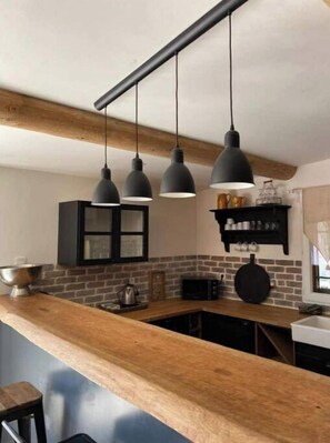 Fridge, microwave, oven, stovetop - For nature lovers and horses (fourques)