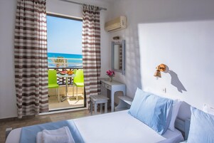 Quarto casal ou duplo | Frigobar, Wi-Fi de cortesia, roupa de cama