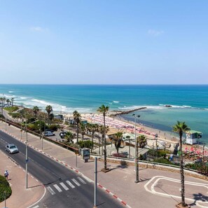 Imagen sin descripción, 2 de 32, botón