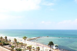 Imagen sin descripción, 3 de 32, botón