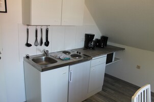 Standard Apartment | Private kitchen | Fridge, microwave, stovetop, electric kettle