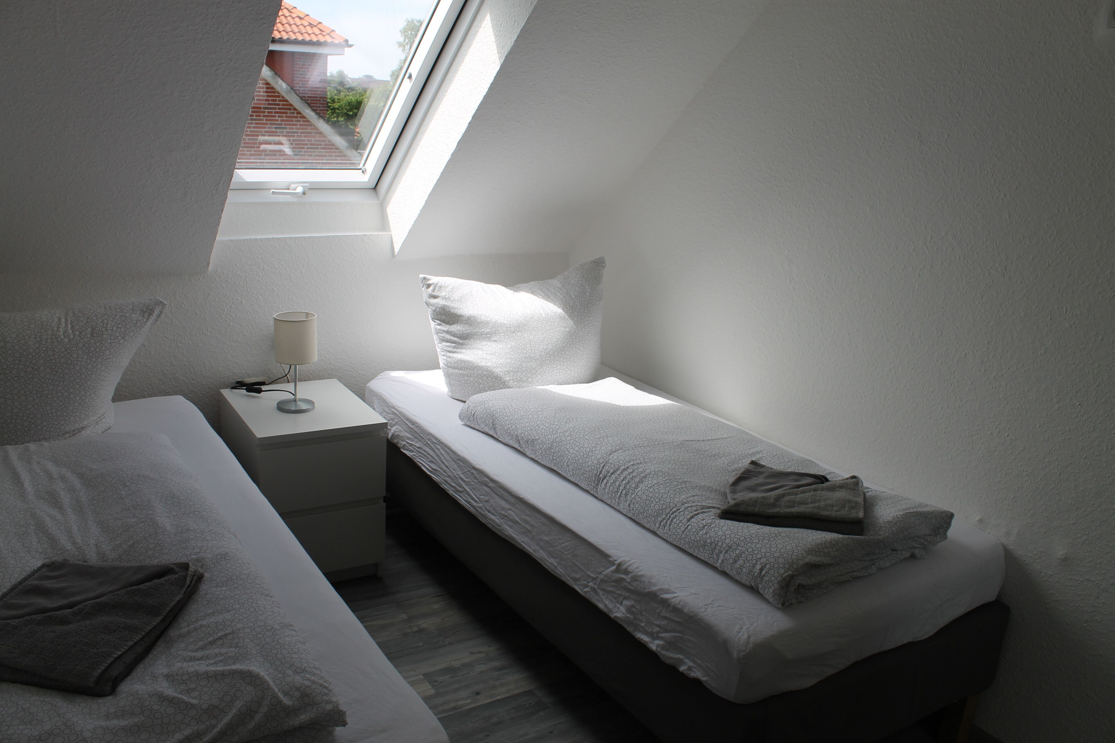 2 bedrooms, bed sheets