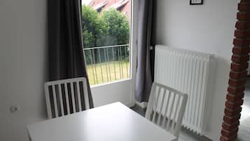 Classic Apartment | In-room dining