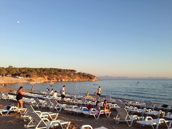 Beach nearby, white sand - Akasya Apart Otel Didim Altinkum (Didim)