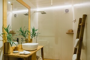 Deluxe Quadruple Room | Bathroom - Ecoboo Maldives (Thinadhoo)
