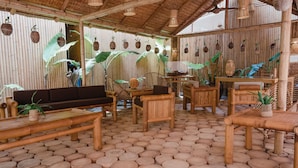Quầy tiếp tân