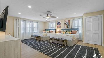 House | 8 bedrooms, iron/ironing board, free WiFi, bed sheets