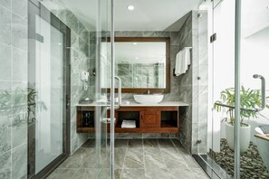 Suite Pool View | Bathroom | Shower, rainfall showerhead, eco-friendly toiletries, hair dryer