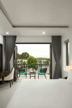 Minibar, escritorio, wifi gratis y ropa de cama
