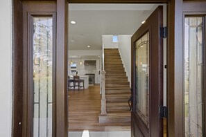 Interior - Iaorana: Newly remodeled luxury 4 bedroom with Ocean Views (Carmel)