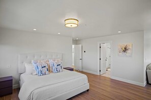 4 bedrooms, desk, iron/ironing board, travel crib