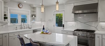 Iaorana: Newly remodeled luxury 4 bedroom with Ocean Views