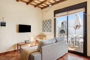TV, fireplace - Apartment 'Clara 1' close to the Sea with Terrace & Wi-Fi (Conil)