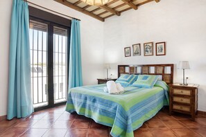 2 bedrooms, iron/ironing board, free WiFi, bed sheets - Apartment 'Clara 1' close to the Sea with Terrace & Wi-Fi (Conil)