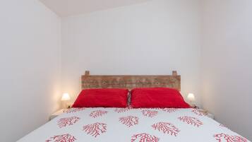 2 chambres, fer et planche à repasser, Wi-Fi gratuit, draps fournis