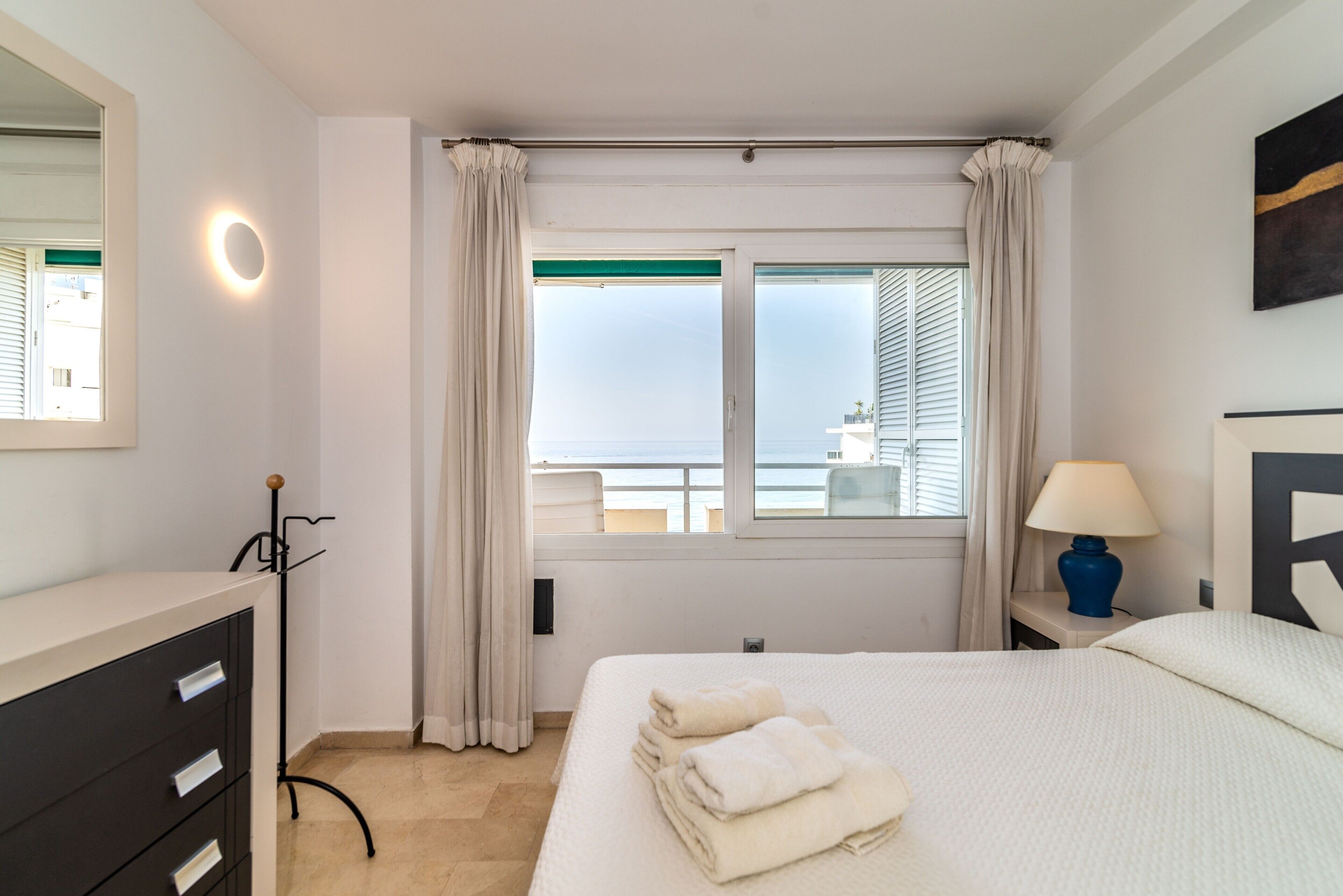 2 habitaciones, tabla de planchar con plancha y wifi gratis 